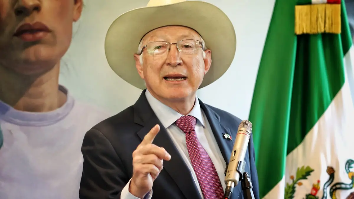 Ken Salazar-Emabajador EU